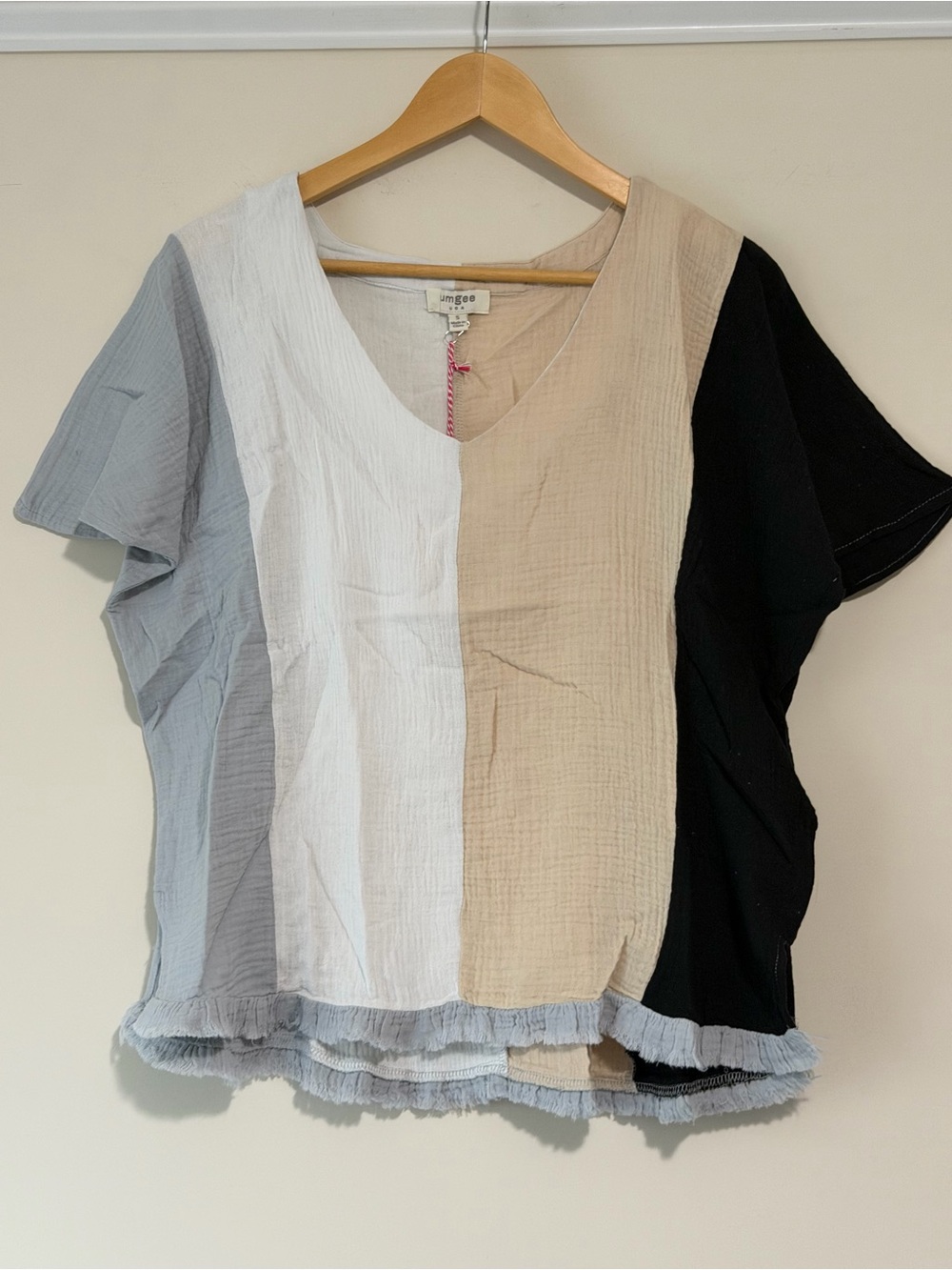 Umgee Neutral Gauze Colorblock V-Neck Short Sleeve Flutter Sleeve Top